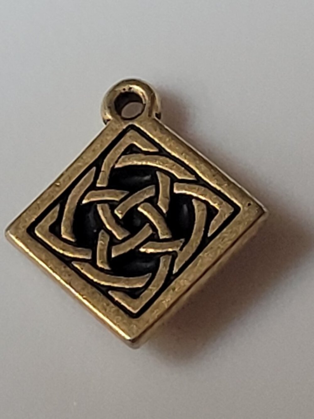 Gold celtic knot
